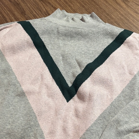 Old Navy XS Gray and Pink Women's Sweater - Picture 2 of 6
